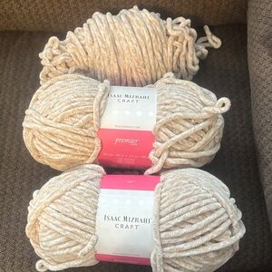 Isaac Mizrahi Craft Soft Cream Yarn